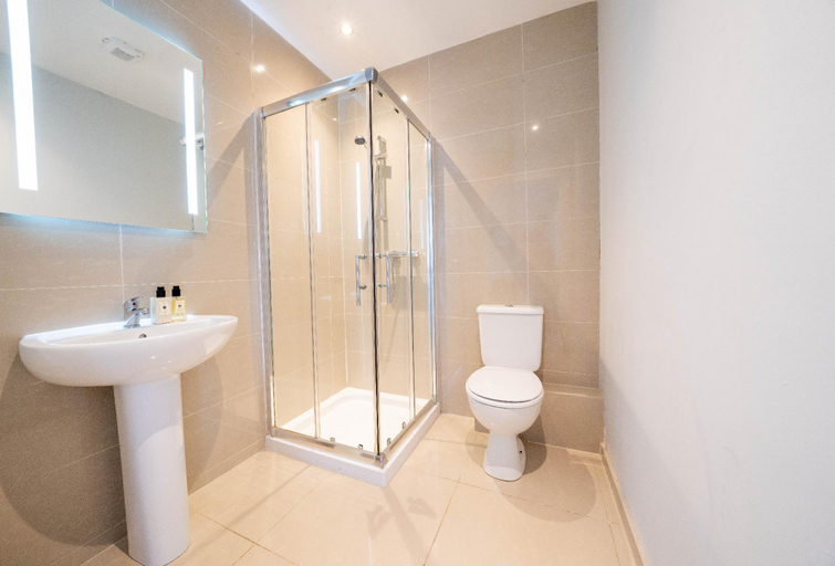 Bathroom 2, Modern City Center apartment, Belfast