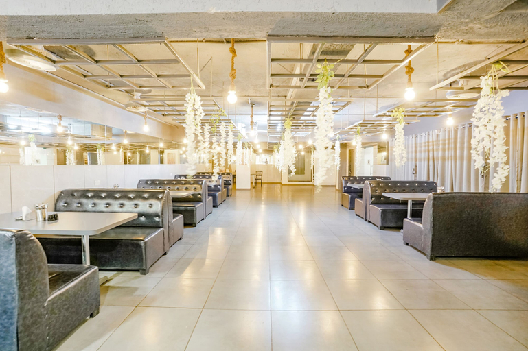 Food & Drinks 3, Fabhotel Arc Palace, Thane