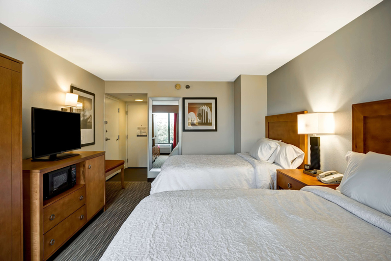 Bedroom 4, Hampton Inn Norfolk-Naval Base, Norfolk