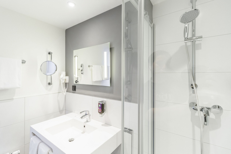 Bathroom 5, ibis Styles Jerusalem City Center