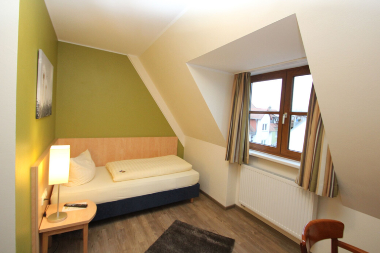 Bedroom 3, Hotel-Gasthof Weißes Roß, Aschaffenburg