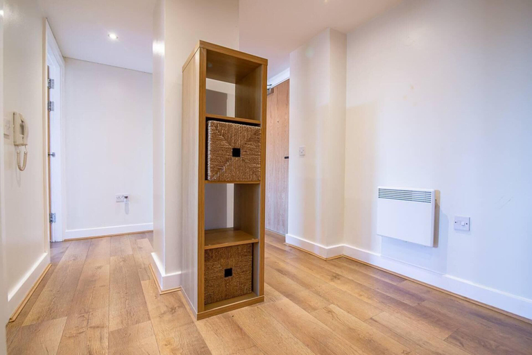 Others 5, Stunning 2-bed Apartment in Birmingham, Birmingham