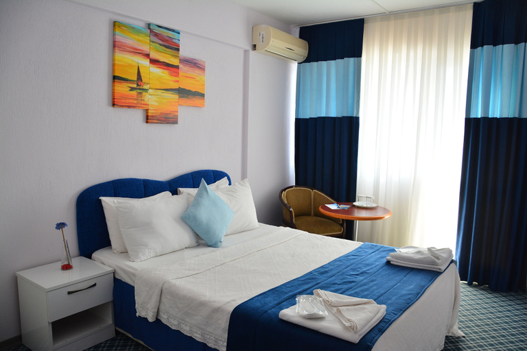 Bedroom 4, Gumuldur Mavi Deniz Otel, Menderes