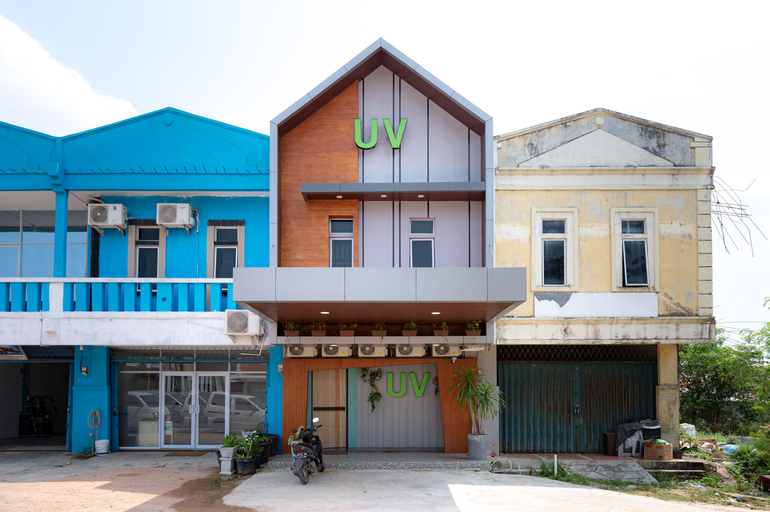 Exterior & Views 2, Urbanview Hotel R House Batam by RedDoorz, Batam