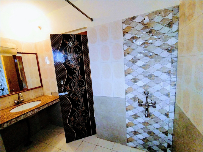 Bathroom 4, The New Swaraj Resort, Bharatpur
