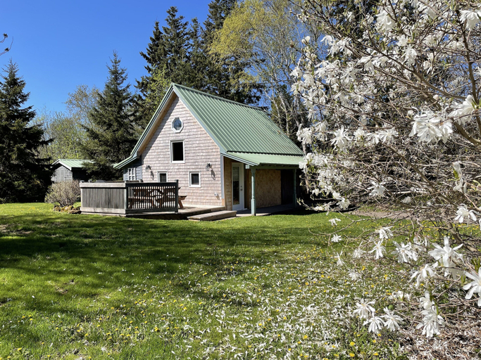 Exterior & Views 2, Avonlea Forest Hill Cottages, Queens