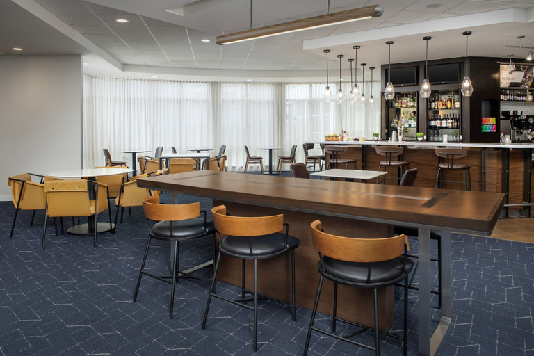 Food & Drinks 4, Courtyard by Marriott Seattle Kirkland, King