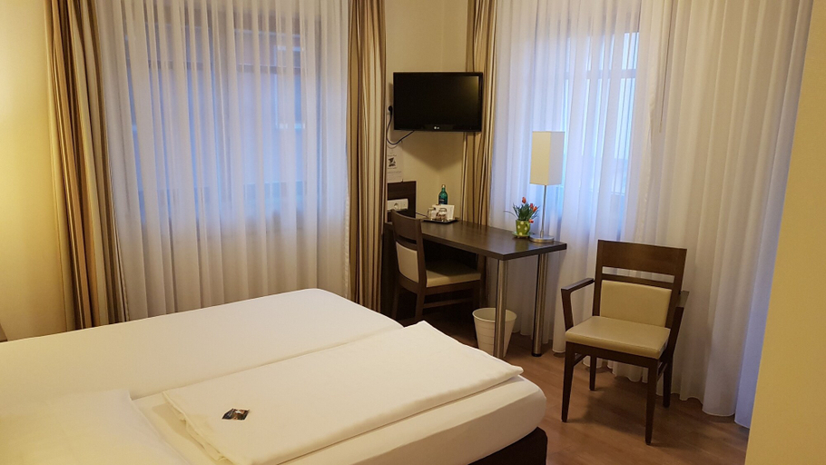 Bedroom 2, Hotel-Gasthof Weißes Roß, Aschaffenburg