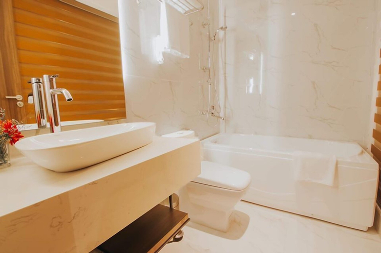 Bathroom 9