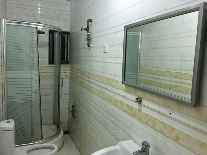 Bathroom, Golden Home Inn Hotel & Suites, Agege