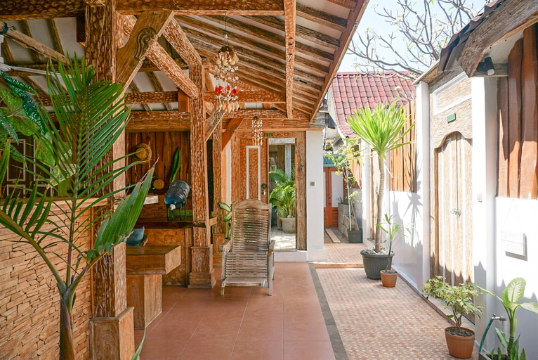 Public Area, Jawa House, Lombok