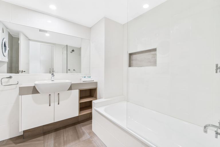 Bathroom 5, Beachcomber on the Spit, Maroochy - Mooloolaba