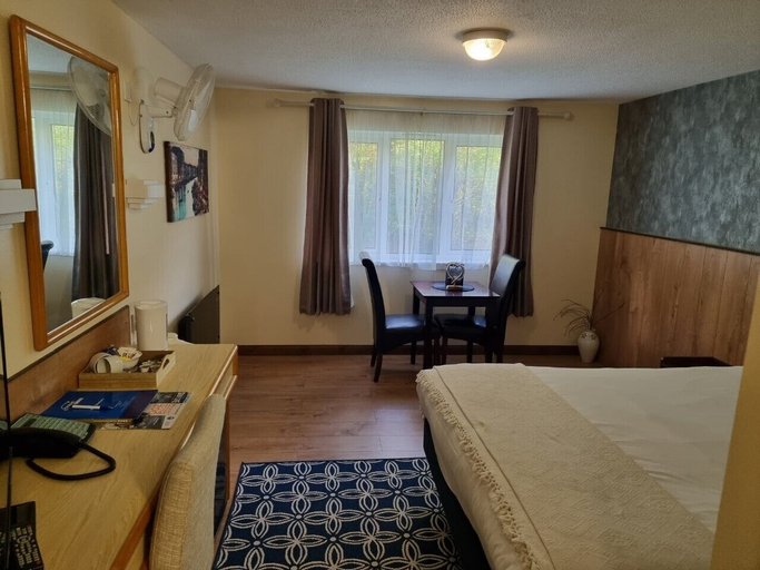 Bedroom 3, Travel Plaza Hotel, Northamptonshire