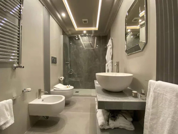 Bathroom 5, Antico Albergo del Sole al Pantheon, Rome