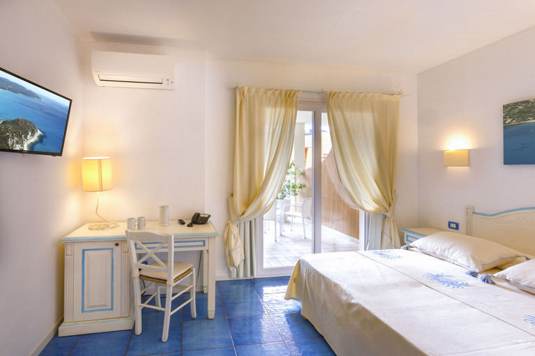 Bedroom 3, Janas Hotel, Cagliari