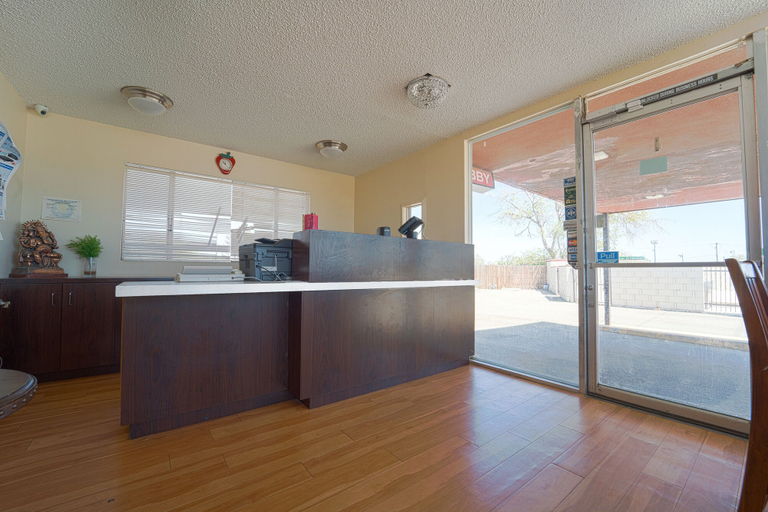 Others 4, Mojave Hotel, Kern