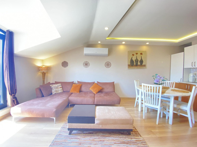 Room 4, Peaceful Duplex Flat With Adalar View in Maltepe, Maltepe