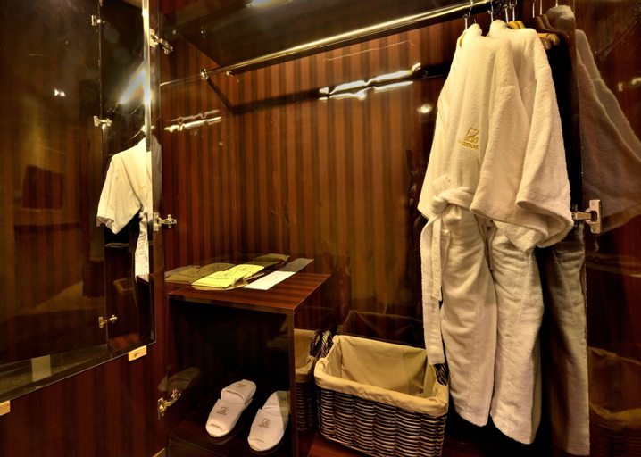 Bedroom 13