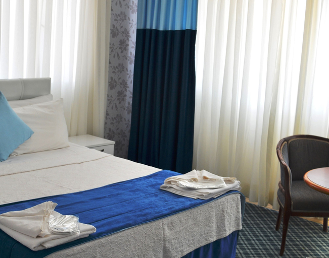 Bedroom 4, Gumuldur Mavi Deniz Otel, Menderes