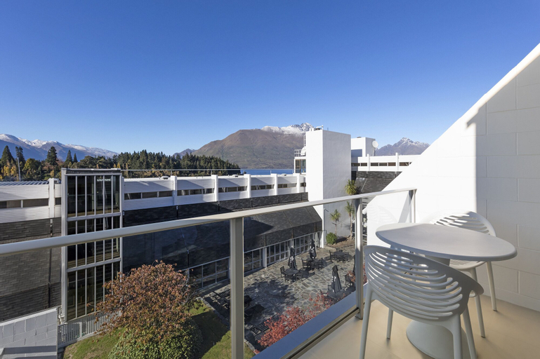 Exterior & Views 7