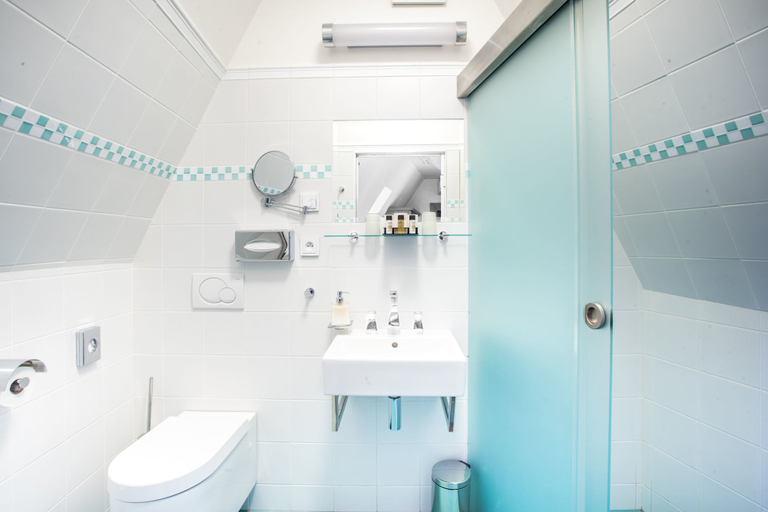 Bathroom 3, Hotel At the Green Grape, Praha 6