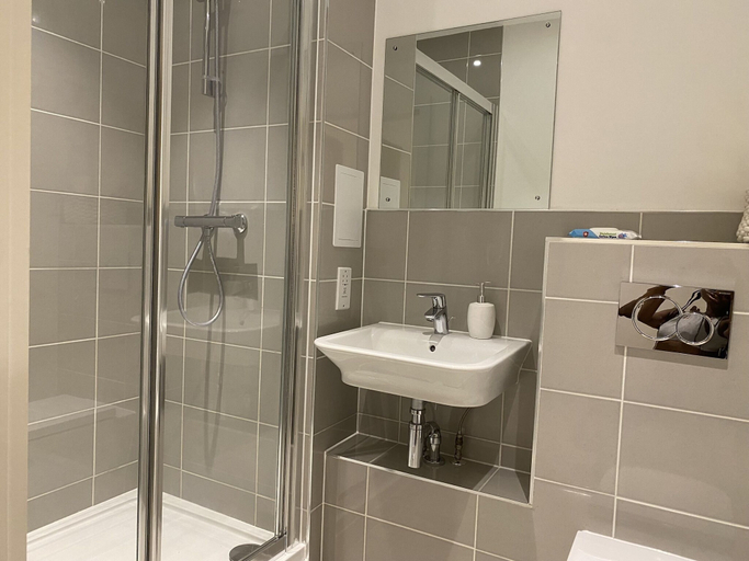 Bathroom 3, Cosy Stunning two Bed Apartment With Balcony, London