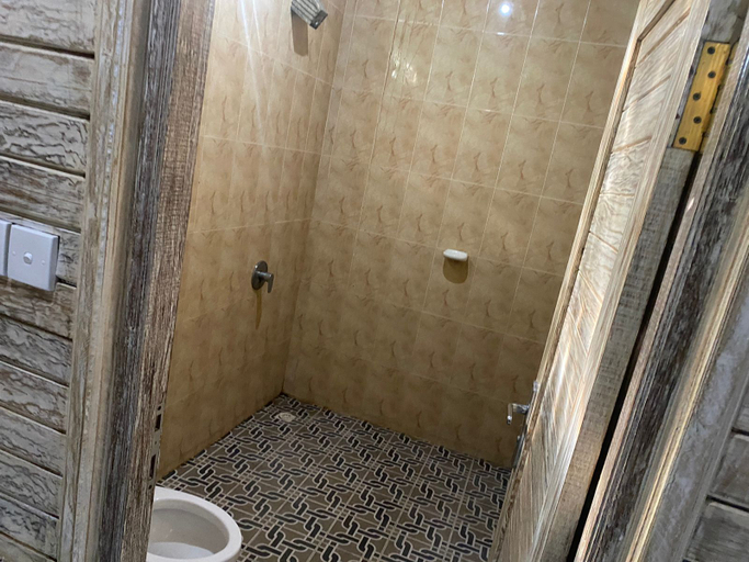 Bathroom, Auora Guest House, Klungkung