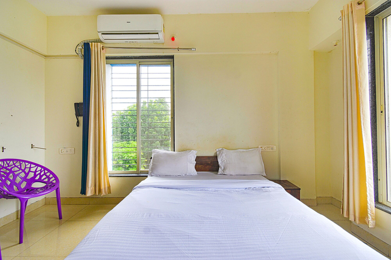 Bedroom 2, FabHotel Golden Leaf, Pune