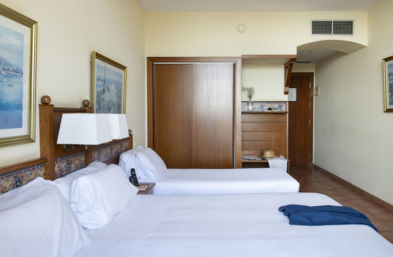 Bedroom 3, Hotel Roses Platja, Girona
