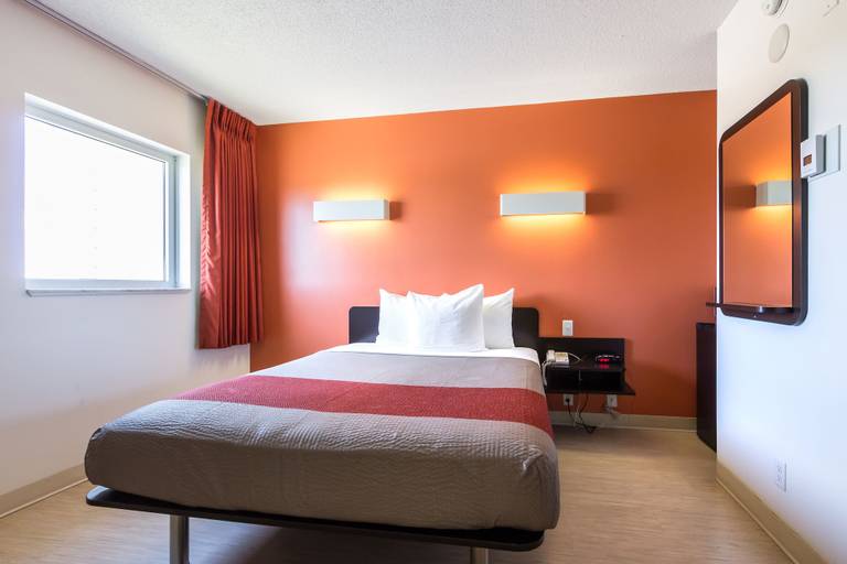 Bedroom 3, Motel 6 Kingston, ON, Frontenac