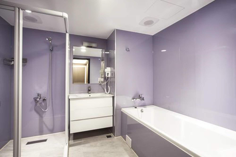 Bathroom 4, Golden Garden Hotel, Taipei City