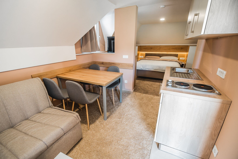 Others 5, Guesthouse Mars, Ig