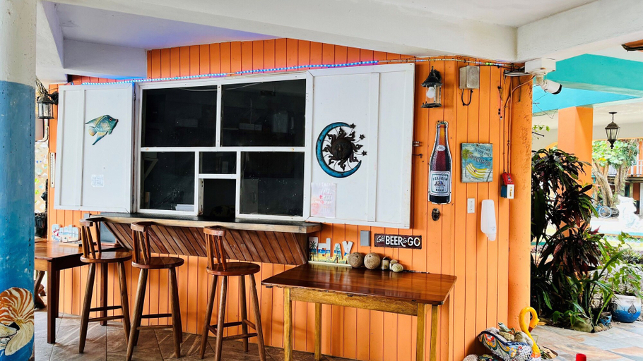 Food & Drinks 5, Coral Cove Inn