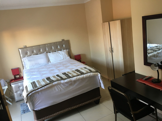Bedroom 2, Blomsbed Inn, Palapye