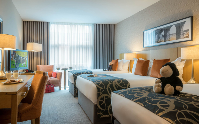 Bedroom 2, Clayton Hotel Leopardstown, Dublin