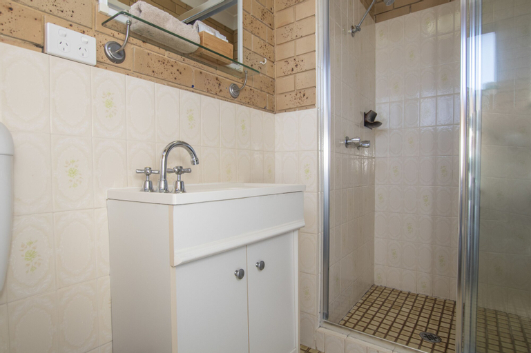 Bathroom 4