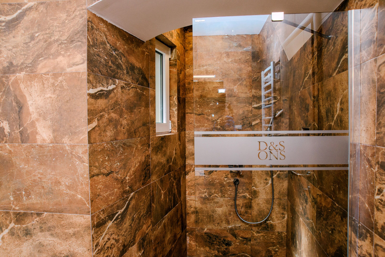 Bathroom 4, D & Sons Apartments