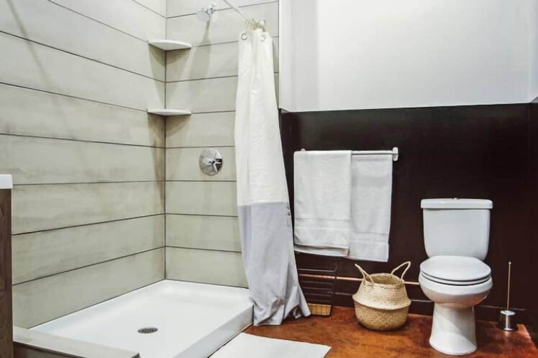 Bathroom 20