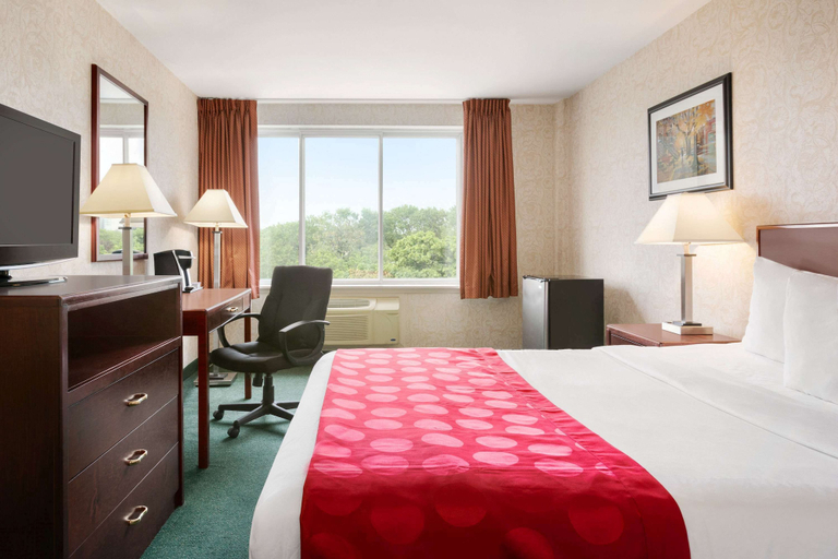 Bedroom 3, Ramada Plaza by Wyndham Montreal, Montréal
