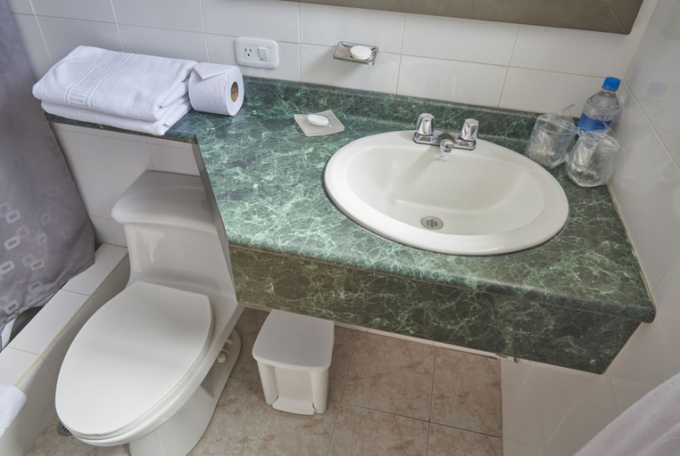 Bathroom 3, Embassy Quito Hotel, Quito