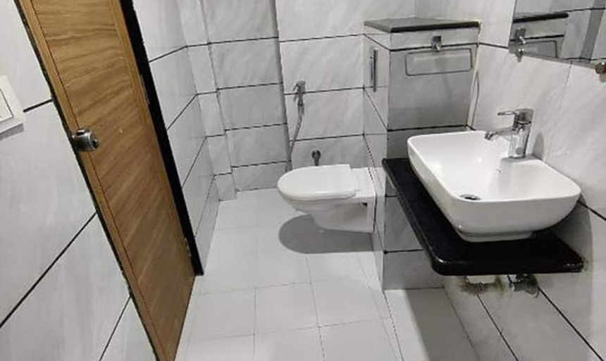 Bathroom 4, Hotel Golden Rays, Udaipur
