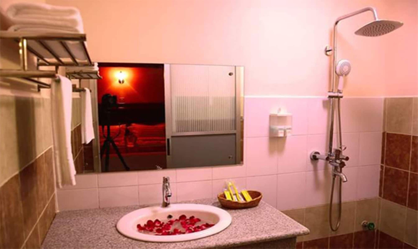 Bathroom 3, Real Link Hotel, Yangon