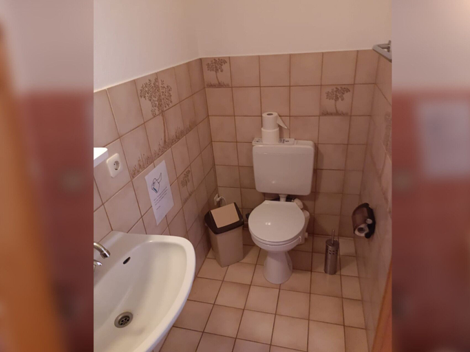 Bathroom 5, Hotel Haus Erlen, Hochsauerlandkreis