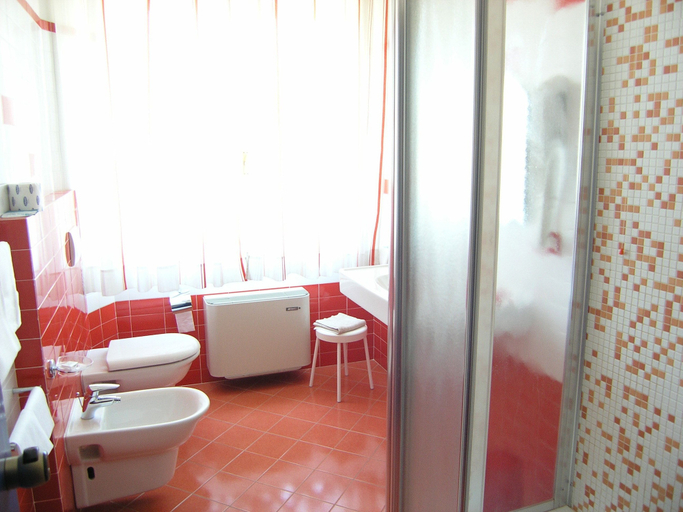 Bathroom 4, Elba Hotel, Livorno
