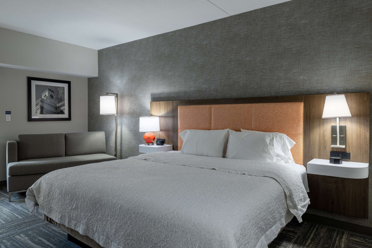 Bedroom 3, Hampton Inn & Suites Knoxville-Downtown, Knox