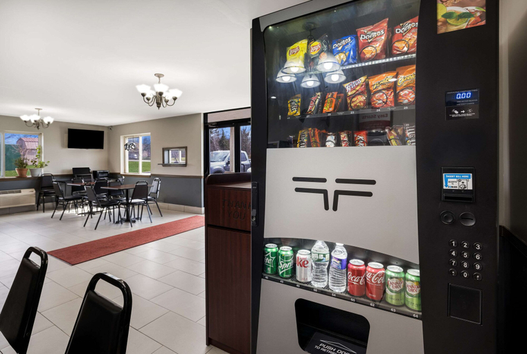 Food & Drinks 5, Econo Lodge Inn & Suites Farmington, Ontario