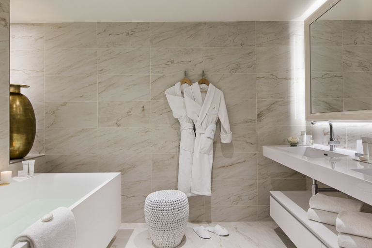 Bathroom 4, Hôtel Barrière l'Hermitage, Loire-Atlantique