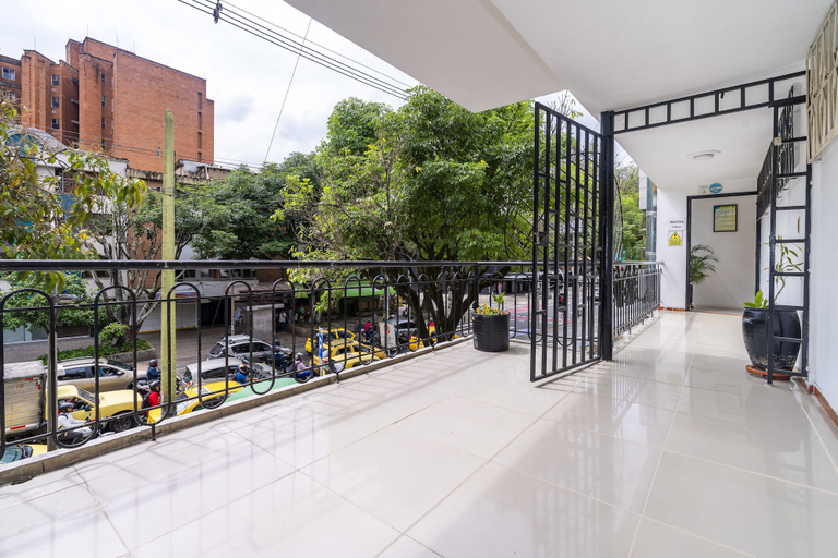 Others 5, Hotel Midas, Medellín