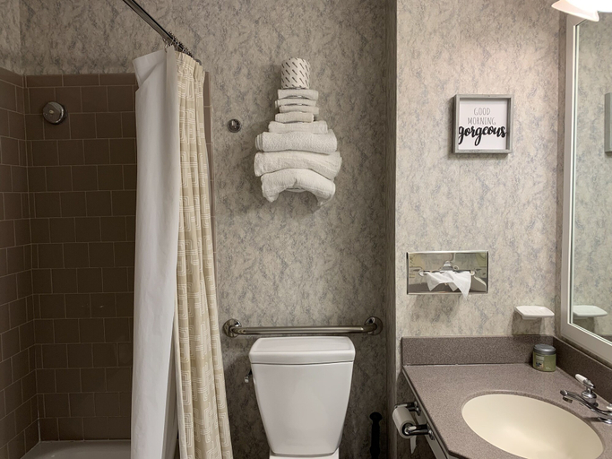 Bathroom 4, Woodbridge Inn & Tavern, Pickens