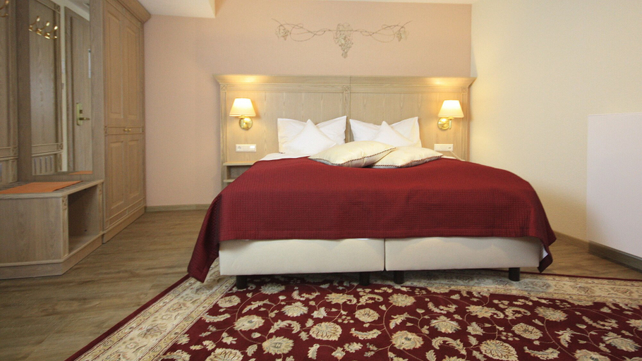 Bedroom 3, Hotel Rebstock, Baden-Baden